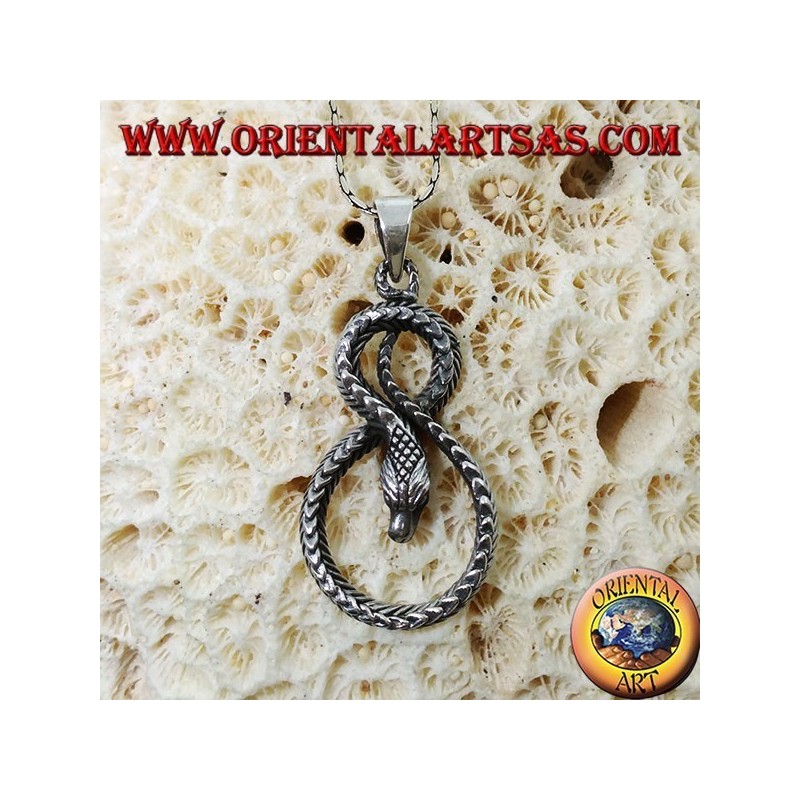 Colgante en plata serpiente retorcida en forma de ocho.