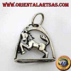 Pendentif cheval en argent rampant sous la voûte