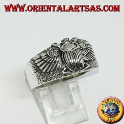 Anillo de plata con el escarabajo egipcio Khepri, símbolo de la resurrección.
