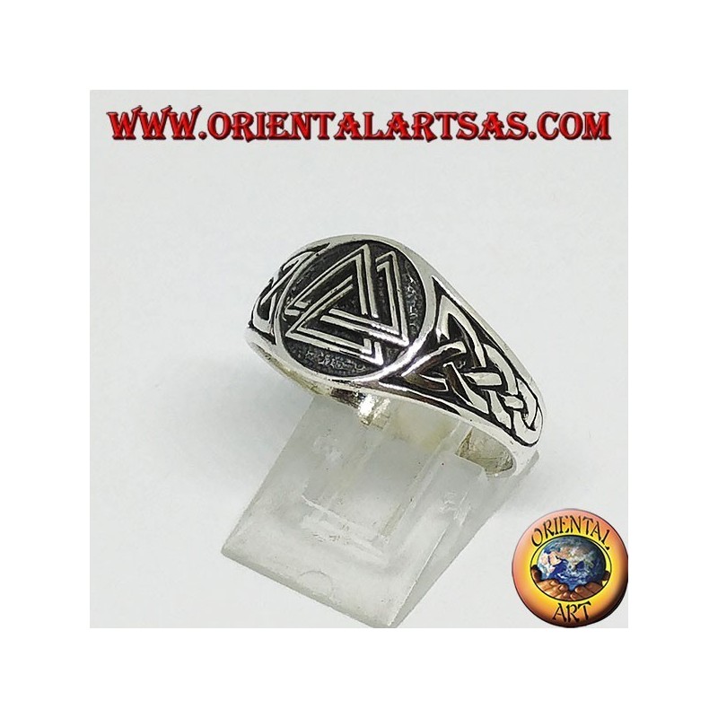 Anello in argento con il valknut nodo di Odino ed intreccio celtico sui lati