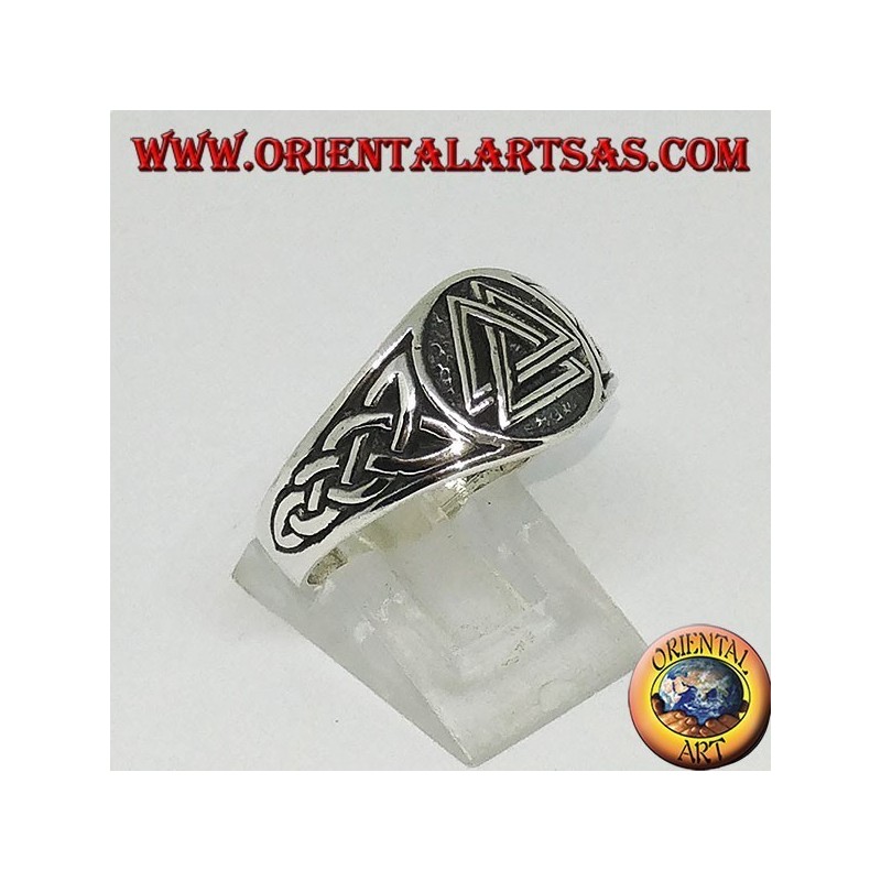 Anello in argento con il valknut nodo di Odino ed intreccio celtico sui lati