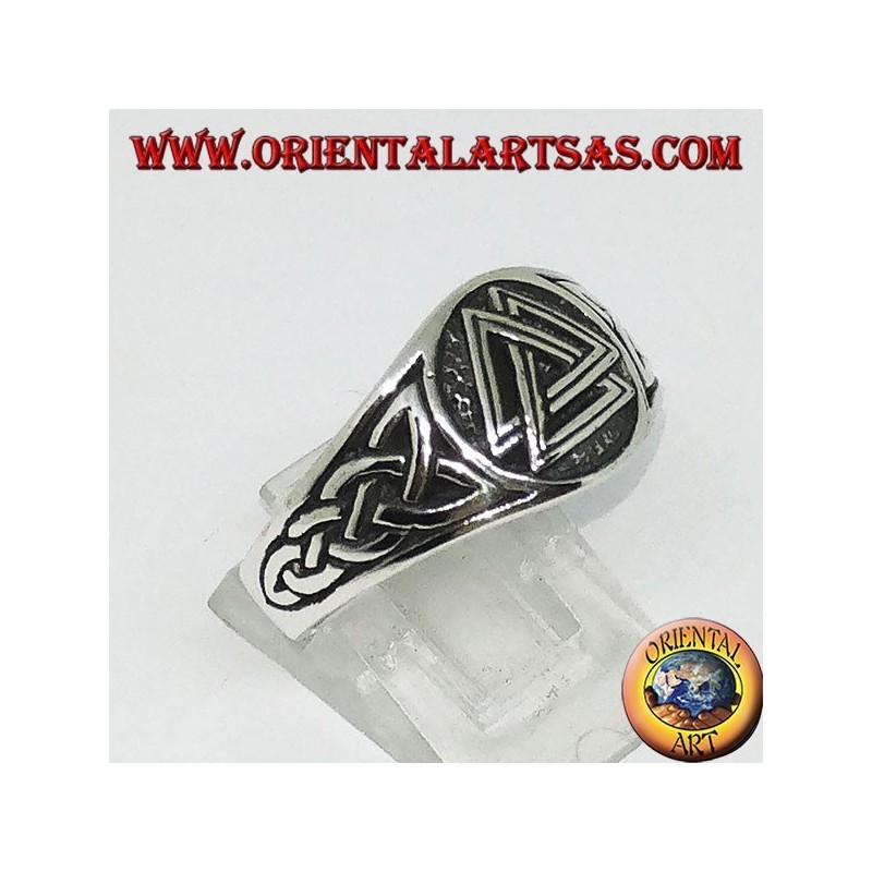 Anello in argento con il valknut nodo di Odino ed intreccio celtico sui lati
