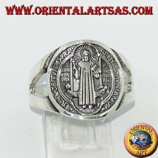Bague en argent de saint Benoît avec une croix à l'intérieur