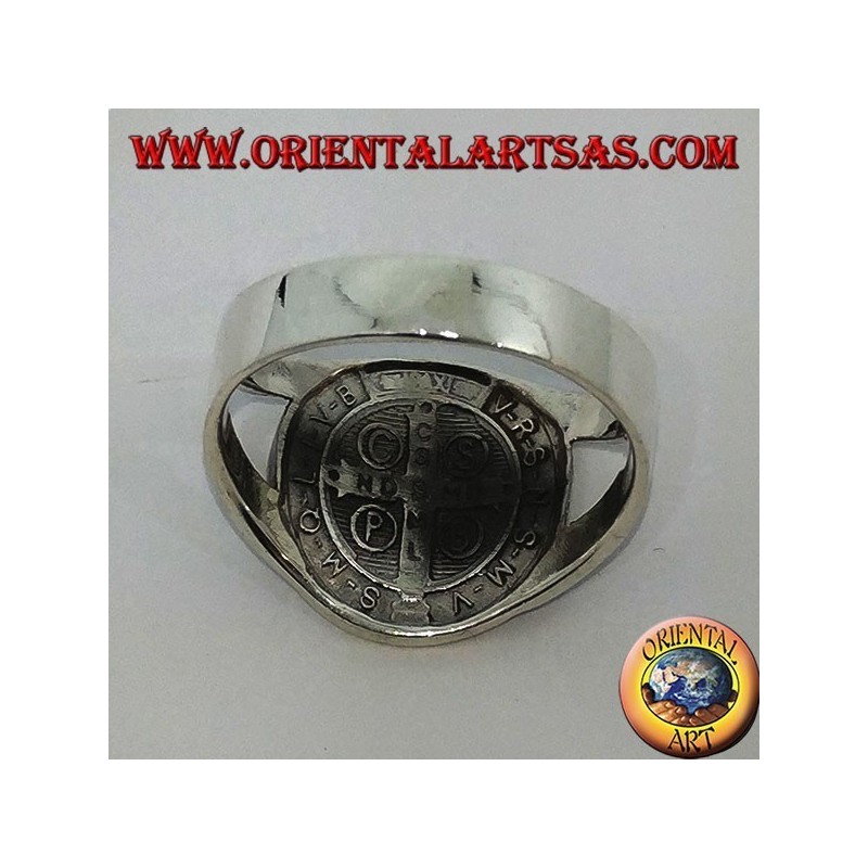 Anello in argento di san Benedetto con croce all'interno