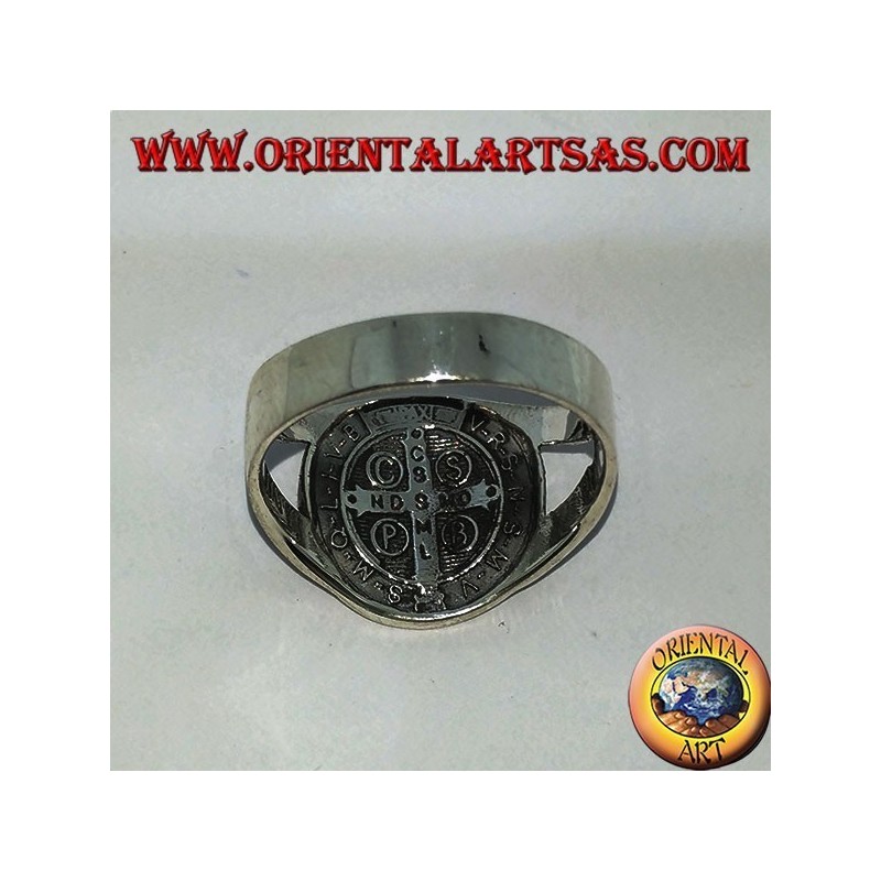 Bague en argent de saint Benoît avec une croix à l'intérieur