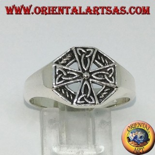 Anello in argento croce celtica con nodi di tyrone