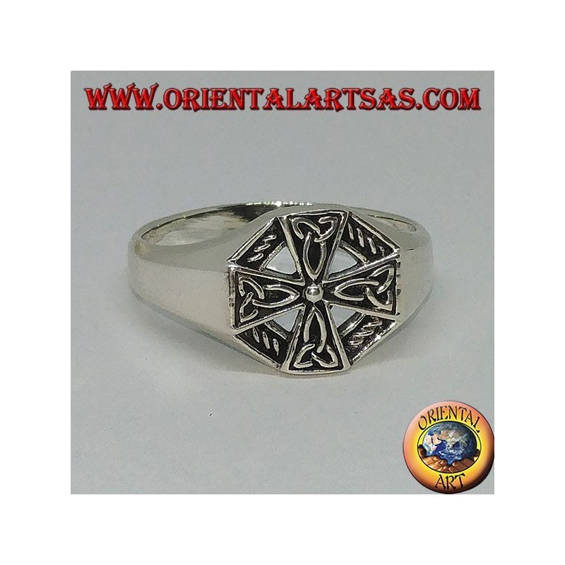 Anello in argento croce celtica con nodi di tyrone