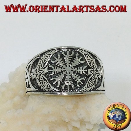 Anello in argento con aegishjalmur ed intreccio celtico sui lati