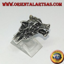 Anillo de plata, cabeza de lobo gruñendo.