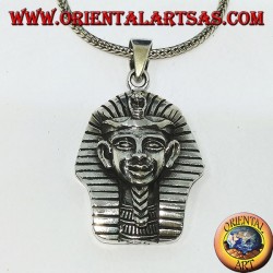 Colgante de plata de la máscara funeraria de Tutankamon.