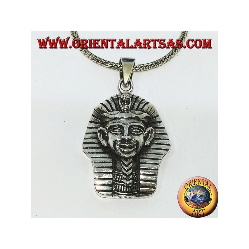 Colgante de plata de la máscara funeraria de Tutankamon.