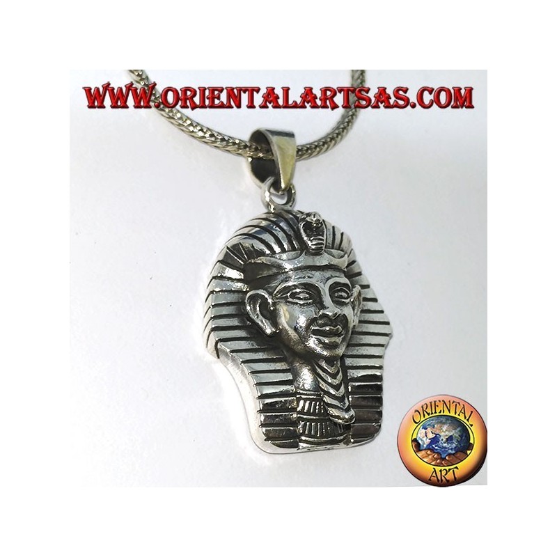 Colgante de plata de la máscara funeraria de Tutankamon.