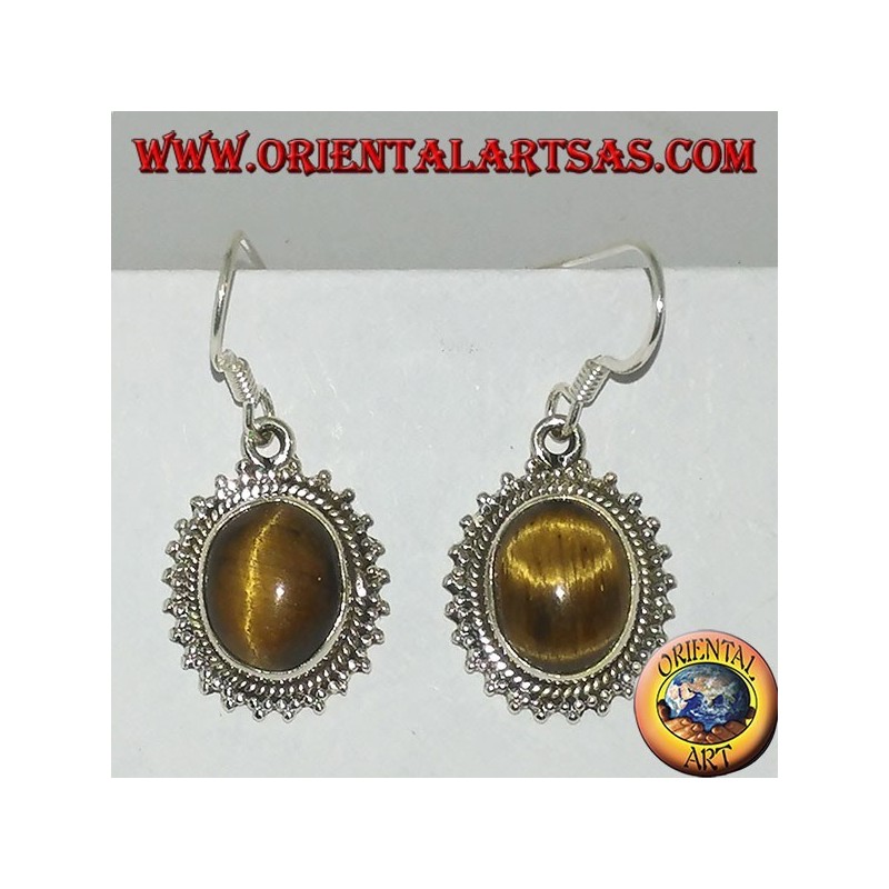 Pendientes de plata con ojo de tigre oval rodeado de puntos.