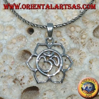 Colgante de plata con ॐ om en la flor de loto.