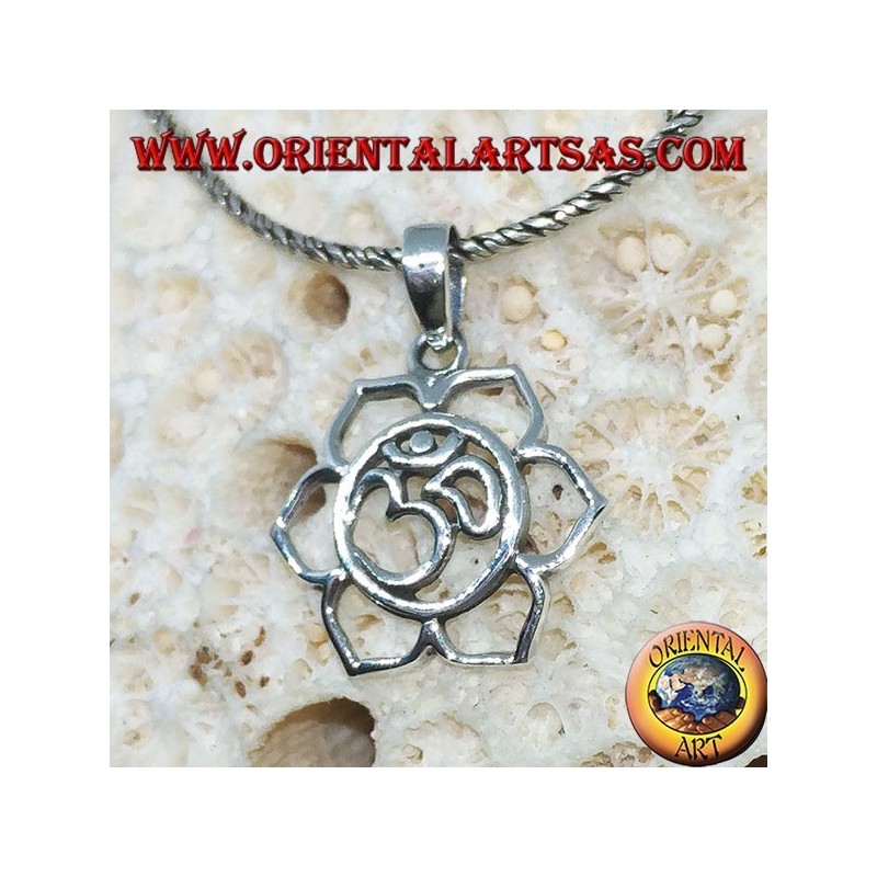 Silberanhänger mit ॐ om in der Lotusblume