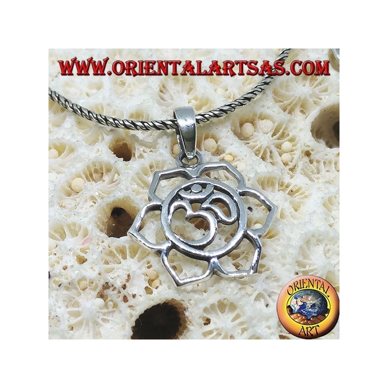 Pendentif en argent avec ॐ  om dans la fleur de lotus