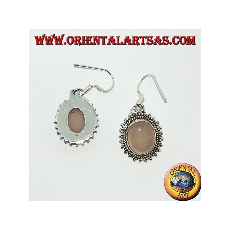 Pendientes de plata con cuarzo rosa ovalado rodeado de puntos.