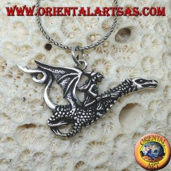 Pendentif en argent, la sorcière au dragon