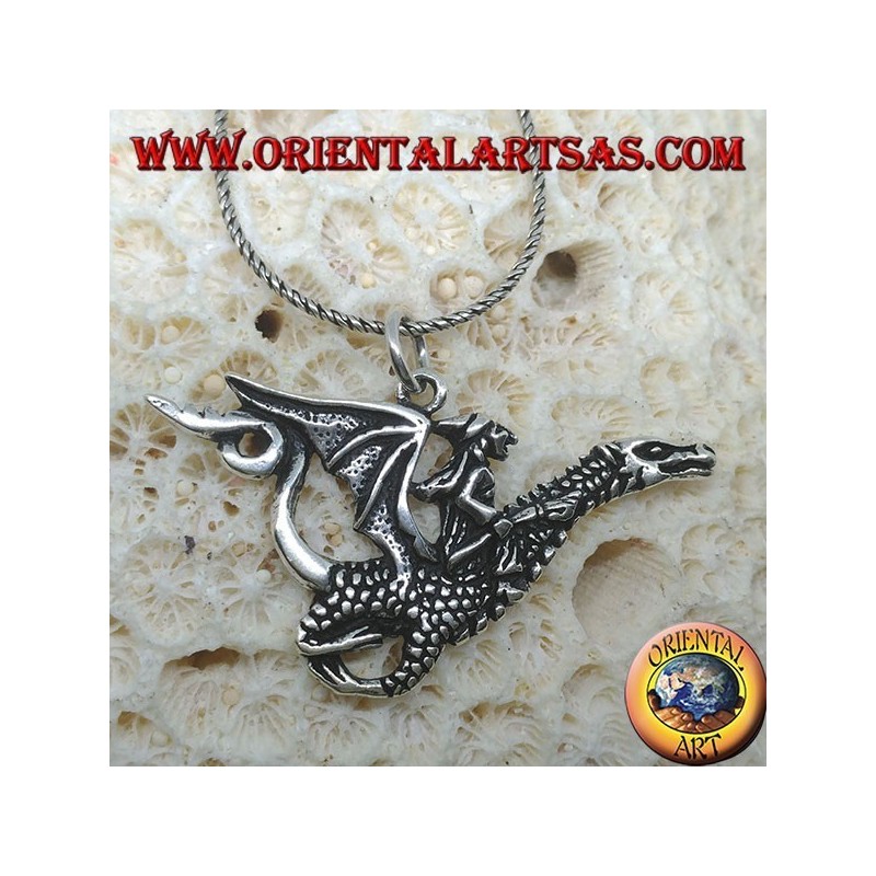 Ciondolo in argento la strega con il drago