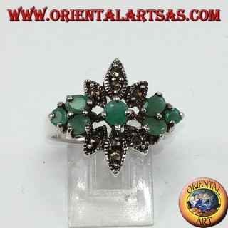 Anillo de plata con 7 esmeraldas naturales y marcasitas.