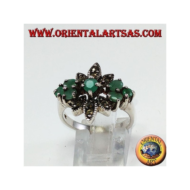 Anillo de plata con 7 esmeraldas naturales y marcasitas.