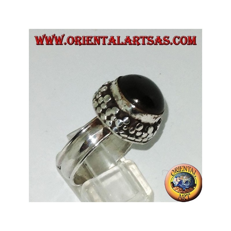 Anello in argento a bordo alto con Black Star tonda incastonata