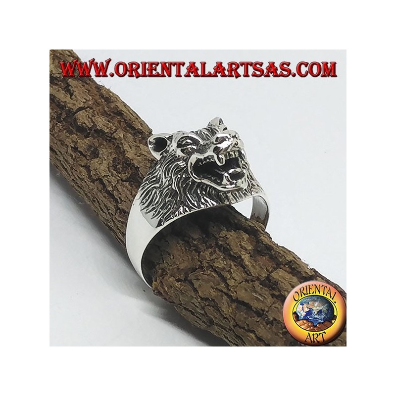 Silver ring, with a wolf's head that growls