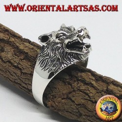 Silver ring, with a wolf's head that growls