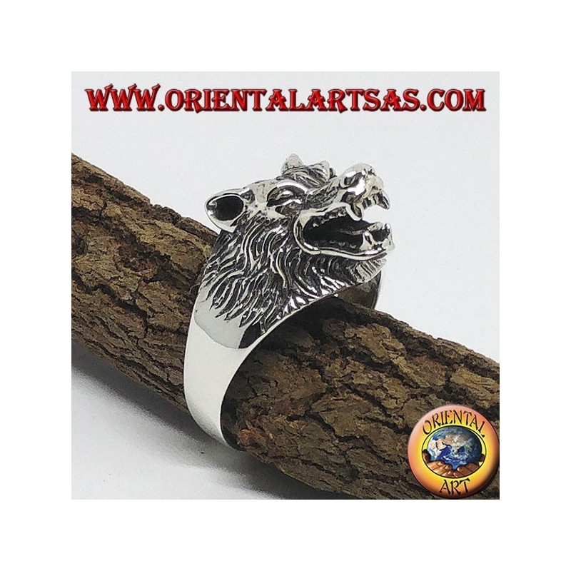 Anello in argento, con testa di lupo che ringhia