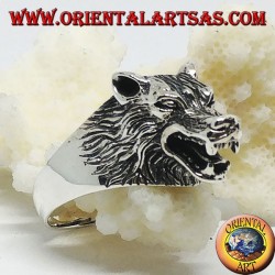 Silver ring, with a wolf's head that growls