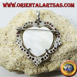 Broche colgante de corazón de plata con camafeo de nácar rodeado de granates