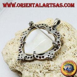 Broche colgante de corazón de plata con camafeo de nácar rodeado de granates