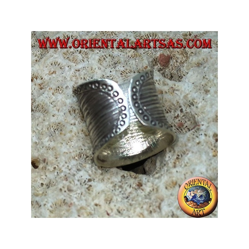 Concave wide band silver ring with handmade striped engravings
