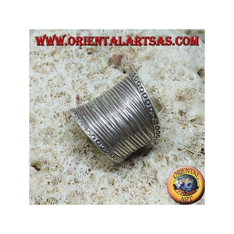 Concave wide band silver ring with handmade striped engravings