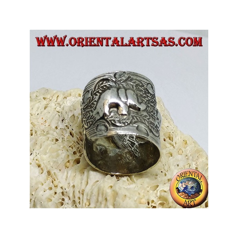 Bague en argent avec éléphants ciselés à la main par les Karens