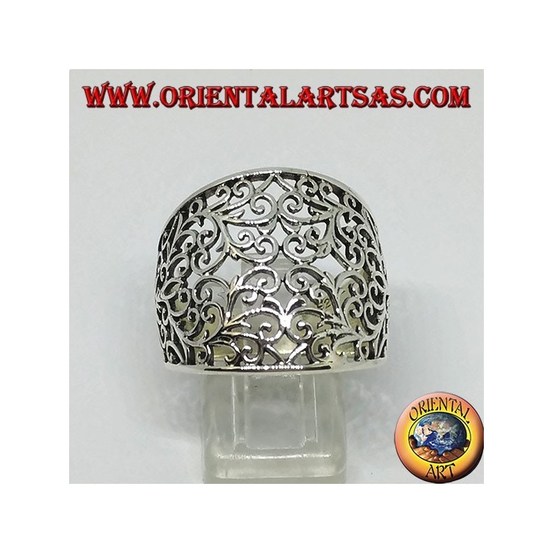 Silberring mit gebogenem Band mit floraler Laubsägearbeit