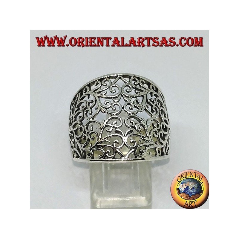 Anello in argento a fascia bombata traforata floreale