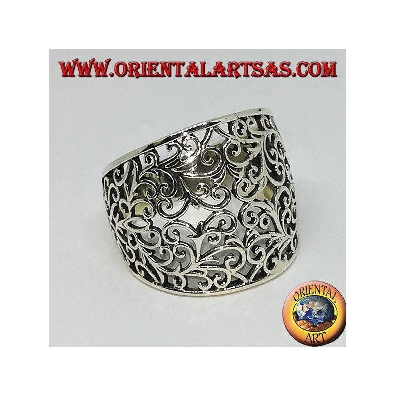 Silver ring with curved band with floral fretwork