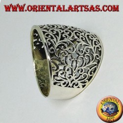Silver ring with curved band with floral fretwork