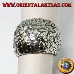Convex ring in silver hammered with splinters handmade