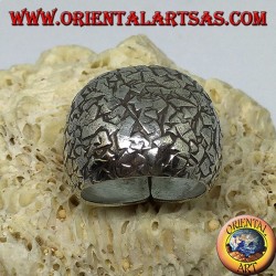 Convex ring in silver hammered with splinters handmade