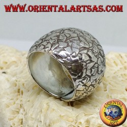 Bague convexe en argent martelé avec des éclats à la main