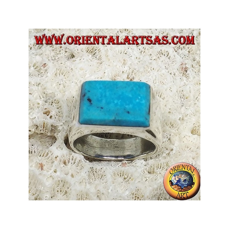 Anillo de plata con turquesa rectangular superpuesta.