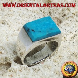 Anillo de plata con turquesa rectangular superpuesta.