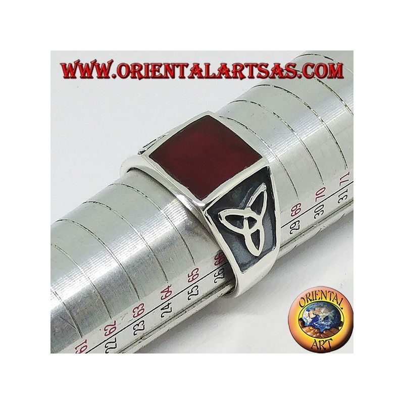 Silberring mit quadratischem Karneol und Tyrone-Knoten an den Seiten