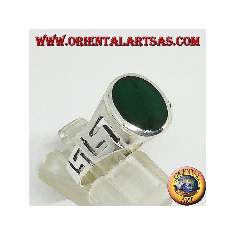 Bague en argent avec ed grec sculpté   agate verte ovale