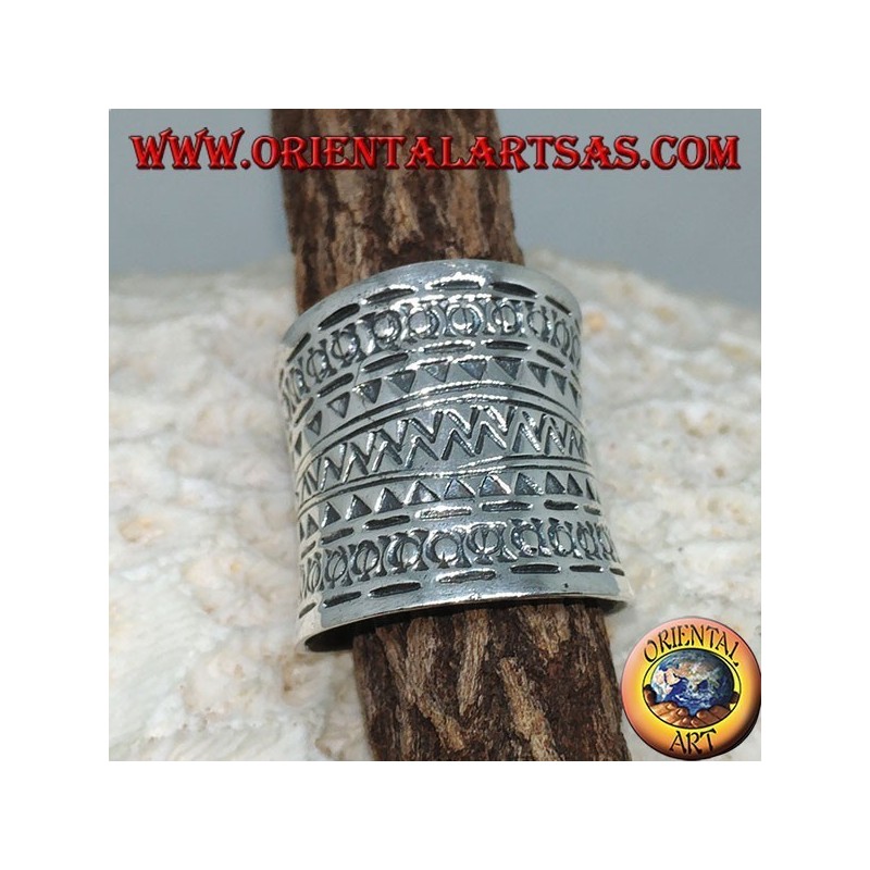 Konkaver Bandring in Silber mit geometrischen Mustern