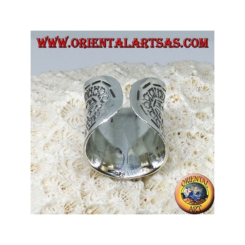Bague concave en argent avec motifs géométriques