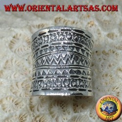 Bague concave en argent avec motifs géométriques