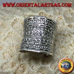 Bague concave en argent avec motifs géométriques